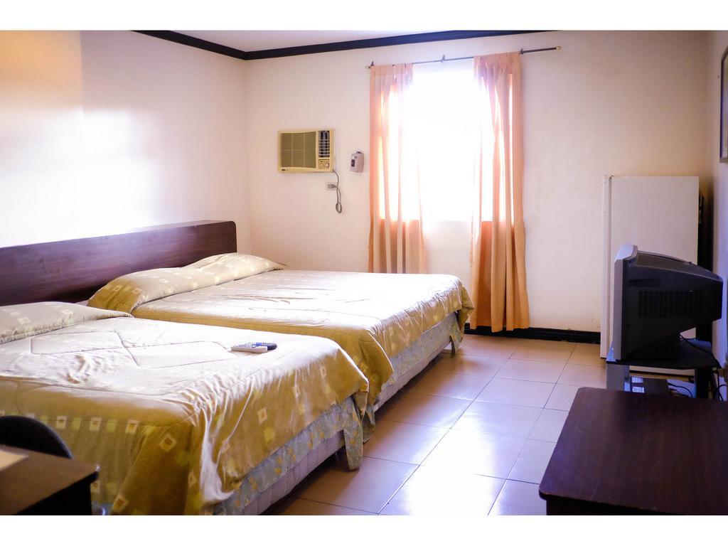 Crowne Garden Hotel Cebu Stadt Zimmer foto