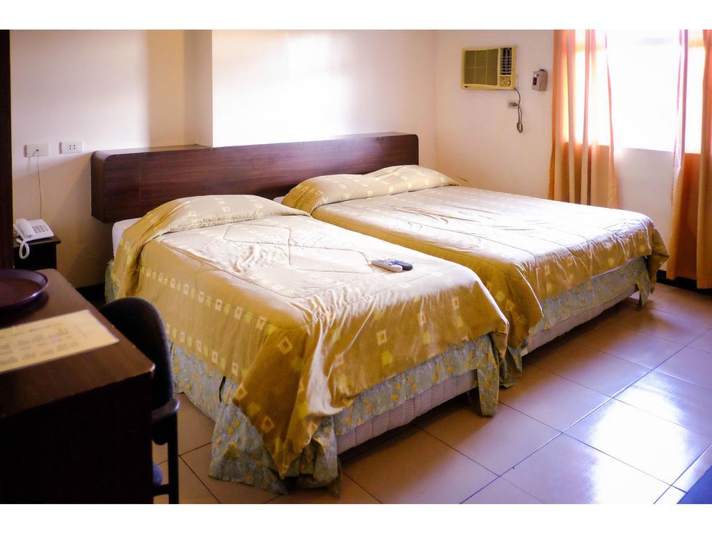Crowne Garden Hotel Cebu Stadt Zimmer foto