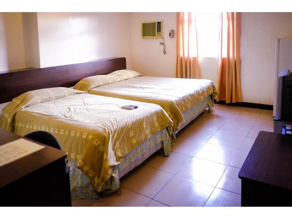 Crowne Garden Hotel Cebu Stadt Zimmer foto