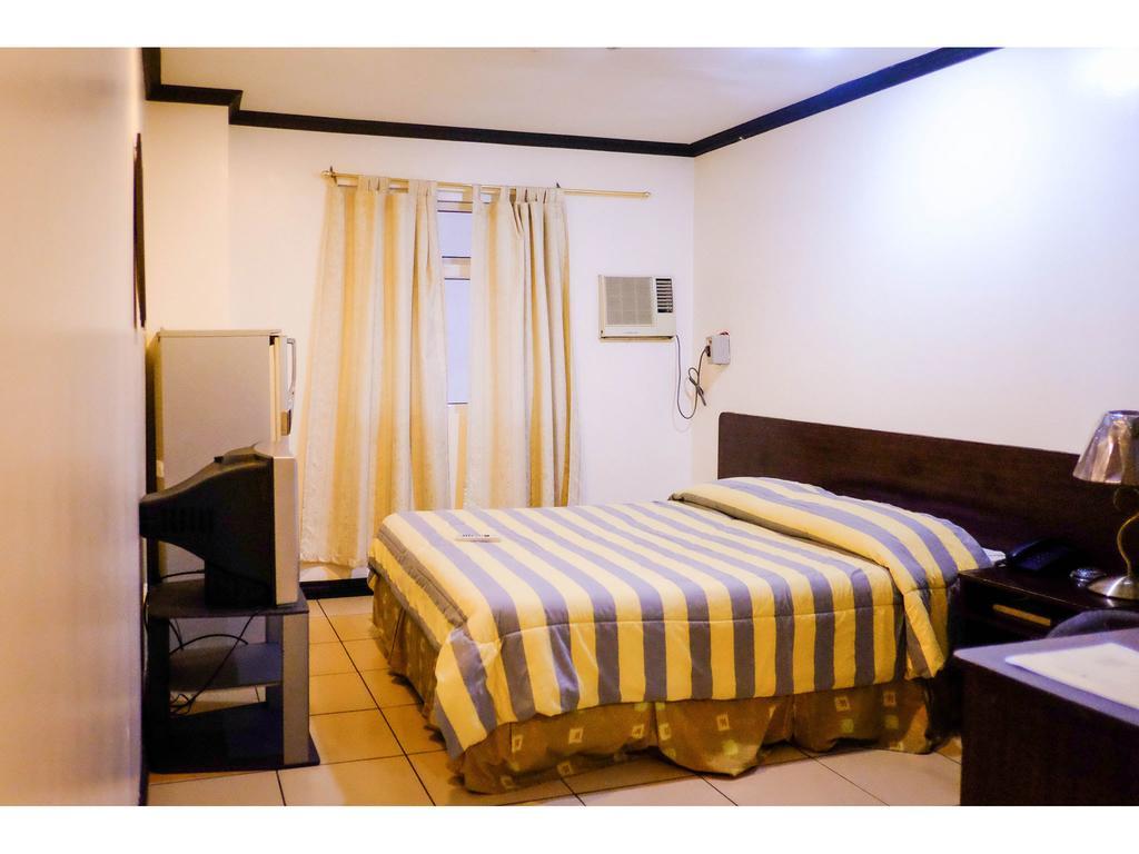 Crowne Garden Hotel Cebu Stadt Zimmer foto