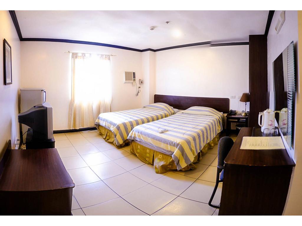 Crowne Garden Hotel Cebu Stadt Exterior foto