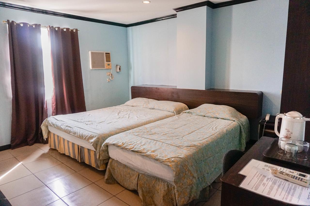Crowne Garden Hotel Cebu Stadt Exterior foto